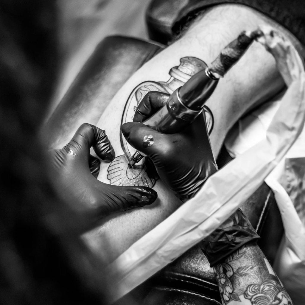 au manoir tatoue savenay saint nazaire pontchateau tatouage lise ink tatoueuse tatoueur salon shop