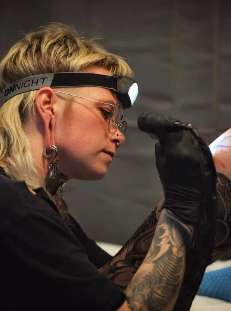 realisations gin tattoo au manoir tattoue savenay piercing tatouage loire atlantique 9
